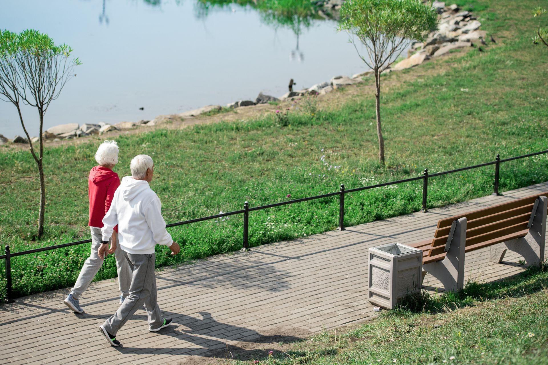 boravak u prirodi šetnja penzioneri aktivnosti u prirodi